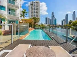 2 Bed 2 Bath with Private Balcony, Shared Heated Lap Pool and BBQ