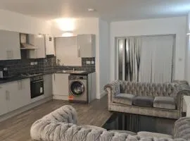 Zone 3 Flat with Parking and Garden