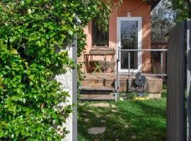 Acogedora casa con verde jardín by CABANA Rentals