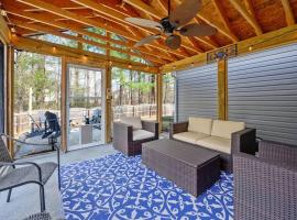 Apex Comfort - Modern 3BR 2BA Home in Apex, NC，位于埃佩克斯的酒店