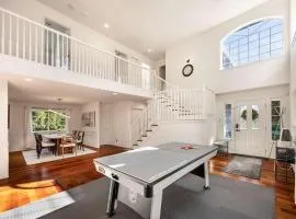 Kirkland Elegant 4B 2 5B Family Retreat with Designer Decor