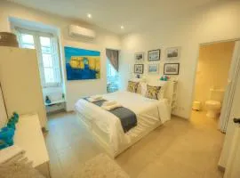 Seaview Sliema Modern Traditional Townhouse 30 seconds to Ferry & High Street 2x Double En-suites with BBQ on Terrace Roof