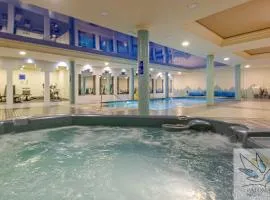 2 BDR apt with heated pool & jacuzzi