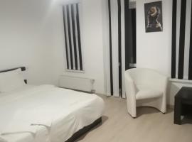 Готель Ланцелот, Hotel Lancelot, готель Ланселот，位于Novoyavorivsk的酒店