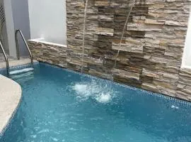 Casa hermosa con piscina