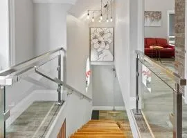 ENTIRE BACHELOR UNIT EN-SUITE ACROSS FROM GOOGLE - br4