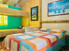 Los Gulungos Hostel，位于贾丁的酒店