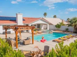 Desert Oasis-Large Pool & Spa, Firepit, Gameroom, Hammocks
