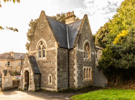 Locksbrook Lodge - Hot Tub - Spacious Outdoor Space，位于巴斯的酒店