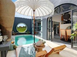Casa Ghitani Kerobokan 1 Bed Enclose Living room WH2，位于乌玛拉斯的酒店