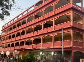 HOTEL MENABE，位于穆龙达瓦的酒店