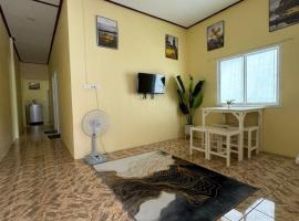 Narathiwat Homestay rumah kuning，位于Ban Kam Pong Ba Ru的酒店