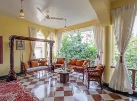 Alaya Stays 4 BHK with Outdoor Dining Area - Abhimanyu Mansion Sapphire