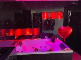 SPICY LOVE ROOM-jacuzzi sous un sublime ciel étoilés -Entre NICE et CANNES