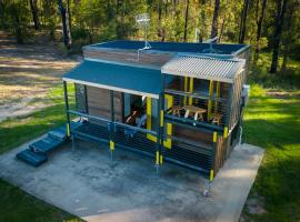 Ocean Breeze Tiny House - Ocean and Lake View，位于马拉库塔的酒店