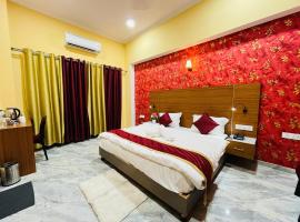Hotel The Pushpak Inn，位于Faizābād的酒店