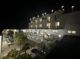 Danelis Hotel，位于Edelény的酒店
