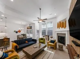 Luxury Oasis - Glam Decor, Putting Green, Arcade Fun & EV Station