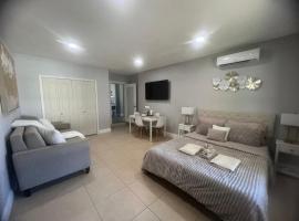 Peaceful Florida Studio，位于莱克兰的酒店