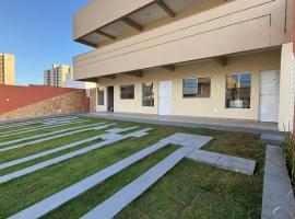 Casa 500 m da Orla de Atalaia em Aracaju - Village E，位于阿拉卡茹的酒店