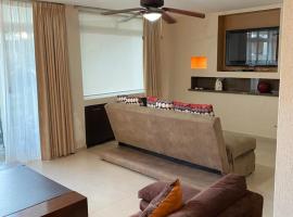 Costa Dorada Condo 101 Frente a la Playa，位于布塞里亚斯的酒店