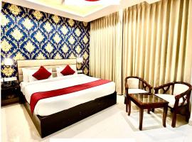 Hotel Lycoris Zirakpur Chandigarh !! Top Rated & Most Awarded Property in Tricity !! Main Highway Hotel，位于齐拉克普尔的酒店