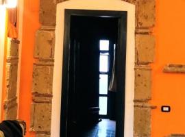 Black Stone，位于庞贝的酒店