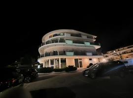Eu ropa Hotel，位于内雷托的酒店