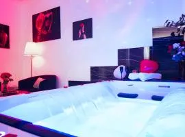 Dream Room avec Jacuzzi, Sauna, Table de massage et Lit à eau