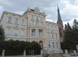 MVA House Teplice, Šanovský park