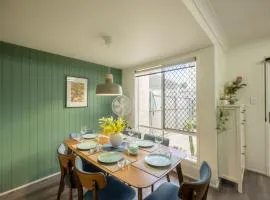Cozy 3B2B Townhouse w Parking Backyard Malls and Parks