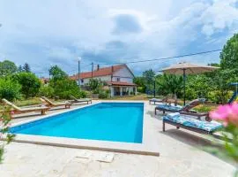 Villa Mia with Pool