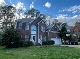 Comfortable Rooms in A Single Family House in Chapel Hill near UNC Duke RTP