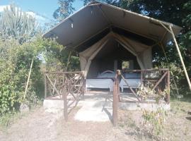 Midori mara hill safari camp，位于Ololaimutiek的酒店