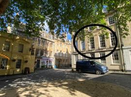 Elegant & Romantic - Entire Flat with 2 Magnificent Views，位于巴斯的酒店