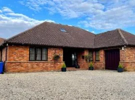 Outstanding 6 Bedroom House Cotton End, Bedford