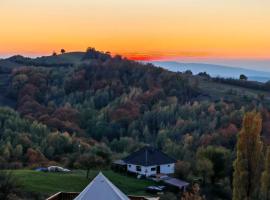 Apus peste Maramu - Glamping，位于Preluca Nouă的豪华帐篷营地