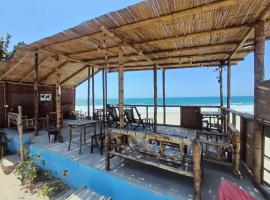 Mancora Beach House，位于曼克拉的带停车场的酒店