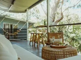 Reinwood Retreat - A home Nestled in the Treetops of a Rainforest