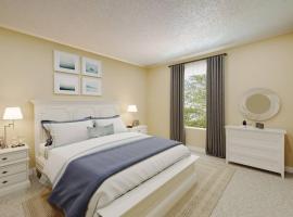 Belmont Lakeside Retreat，位于Belmont的酒店