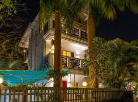 VILLA M - WHITE CASTLE 'A' Vagator 4BHK Private Pool, Breakfast Included，位于阿斯高的酒店