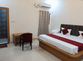 Ganga palace -near Prem mandir，位于范兰德凡的酒店