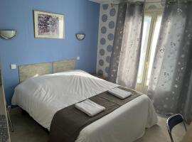 Hôtel Le Lyon Vert Commentry，位于科芒特里的酒店
