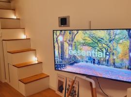 Yellow House - Duplex, Night view, White modern interior，位于富川市的酒店