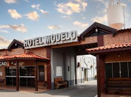 Hotel Modelo Rio Pardo，位于Ribas do Rio Pardo的酒店