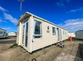 Lovely 6 Berth Caravan With Free Wifi At Sand Le Mere, Yorkshire Ref 71011C