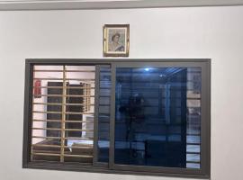 Sleep6-PrivateGarden-OffStreetParking-AirCon Kasoa，位于Kasoa的酒店