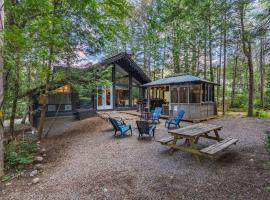 Le1603 - Le Petit Caribou - Chalet spa et plage，位于Sainte-Lucie-de-Doncaster的宠物友好酒店