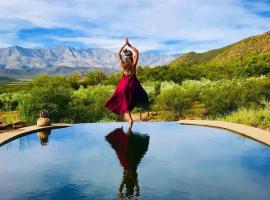 Living Land, a magical Permaculture Farm，位于De Rust的酒店