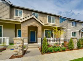 2 private bedrooms 1 private bathroom in shared home，位于Happy Valley的酒店